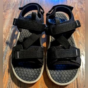 Boys Sonoma sandals size 2
